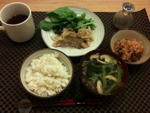 7月25日の夕飯、豚の生姜焼きとおきうととお味噌汁